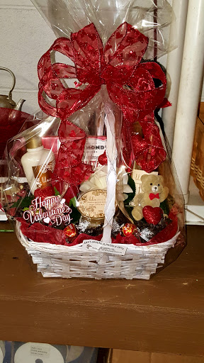 Kay's Designs Flowers & Gifts - Thumbnail