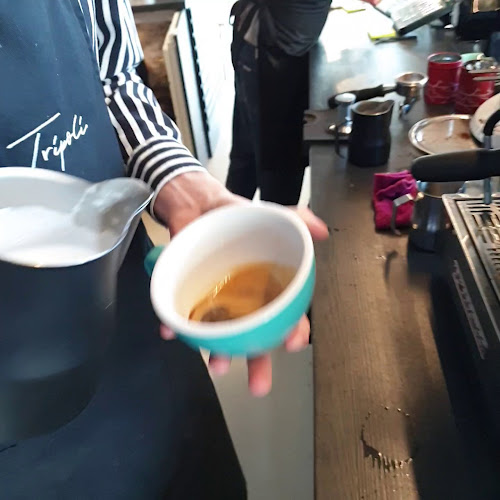 Nyitvatartás: Café Tripoli