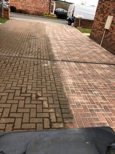 Driveway Cleaning | Gutter Cleaning | Roof Cleaning - Lincoln - MB Professional