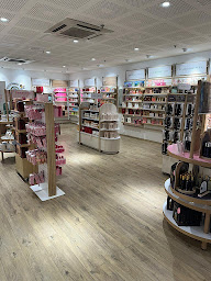 Photo n°3 de Adopt Parfums à Saint-Maximin (Boutique de santé et beauté)