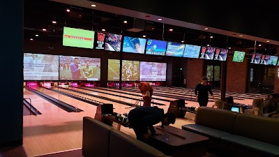 B&B Theatres Ankeny 12 & B-Roll Bowling