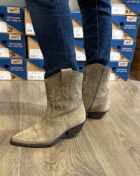 Photo n°21 de Cabottine - Boutique de Chaussures et Prêt-à-porter pour femmes à Yerres à Yerres (Boutique d'accessoires de mode)