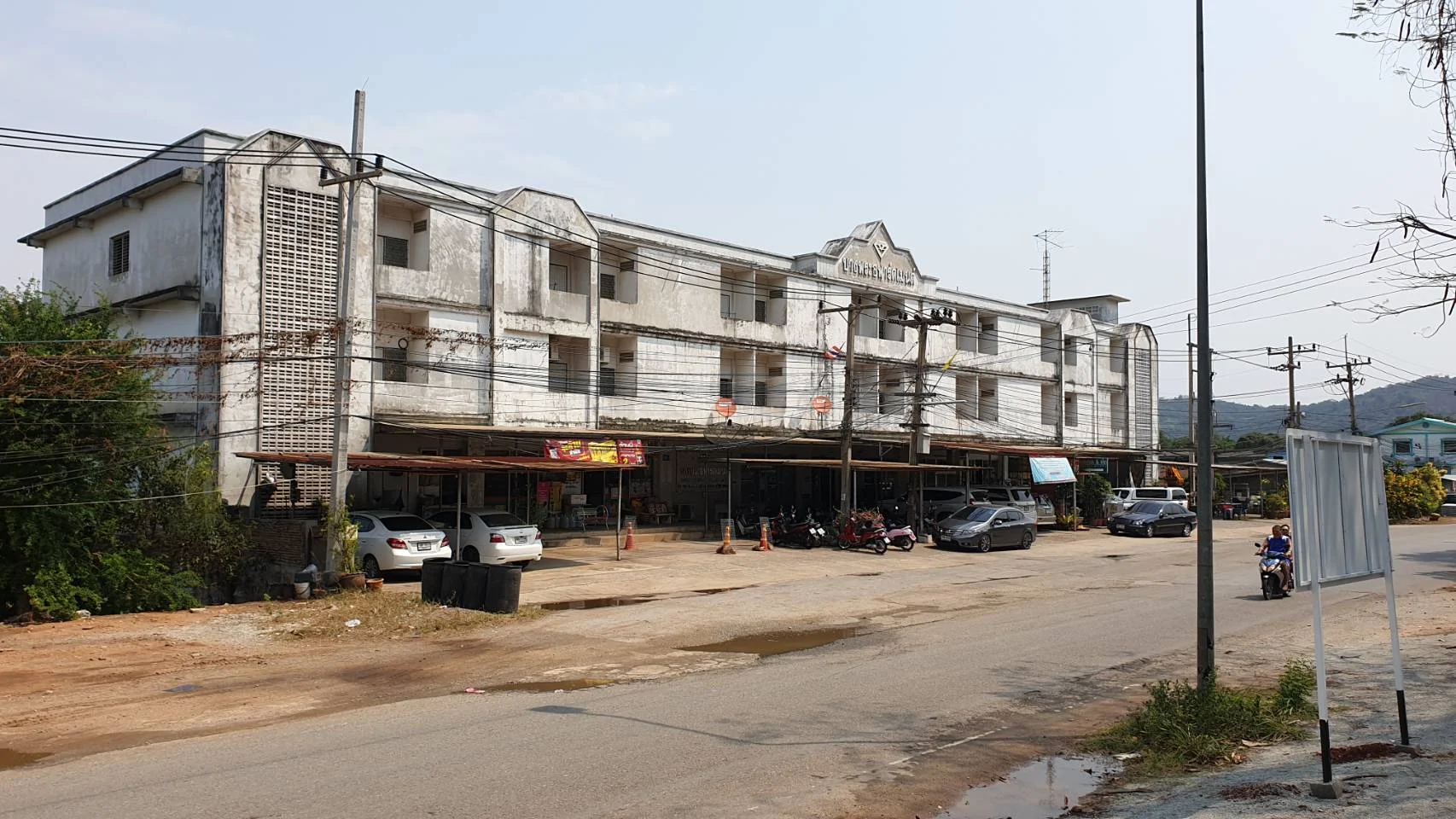 Bang Phra Apartment
