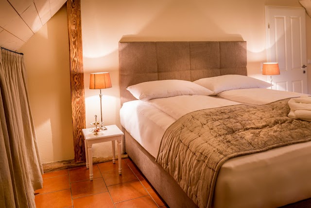 Golden Hill Country Chalets & Suites