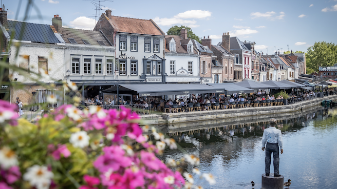 Le Quai by null