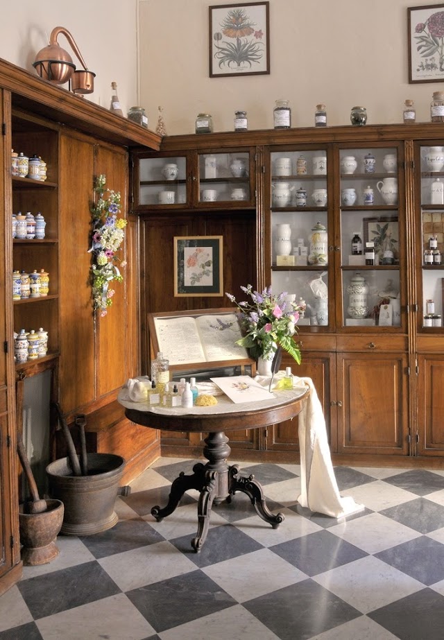 Antica Farmacia Erboristica Sant'Anna Dei Frati CARMELITANI SCALZI
