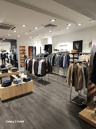 Photo n°10 de FATHER & SONS LA DEFENSE à Puteaux (Magasin de vêtements pour hommes)