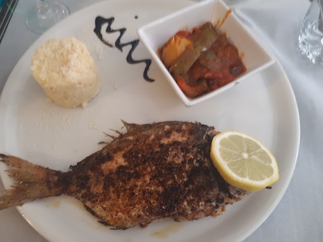L'Escale Bleue - Restaurant de poissons frais local