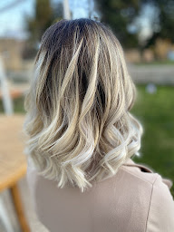 Photo n°2 de Un deux trois ciseaux à Pézenas (Salon de coiffure)