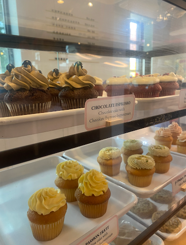 Charm City Cakes by null