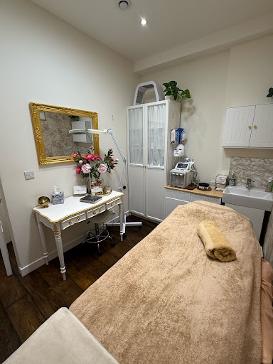 Massage & Beauty by M