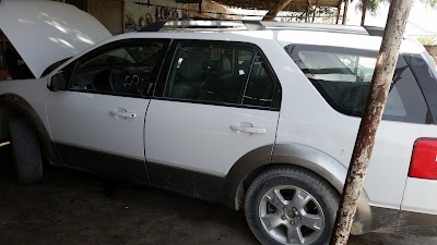 Photos of محل عماد للزيوت الصناعية و تبديل زيت المحرك