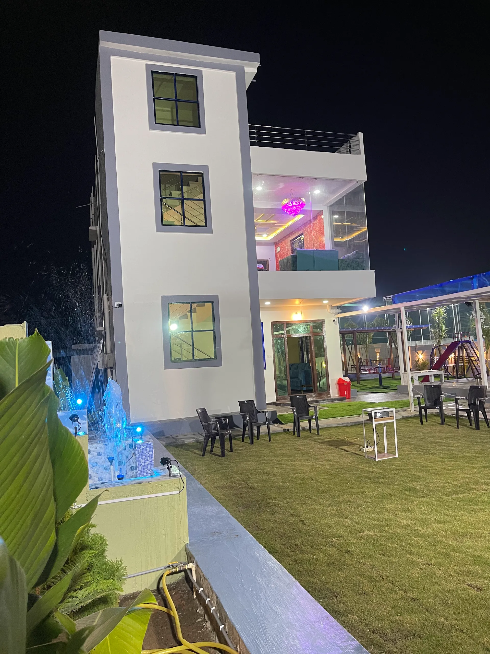 MG ROYAL FARM STAY