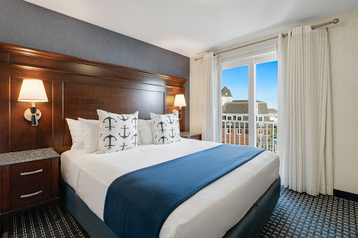 Newport Beach Hotel & Suites - Thumbnail