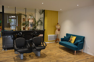 Photo n°2 de Agence de Relooking Essai Transformé à Pau (Salon de coiffure)