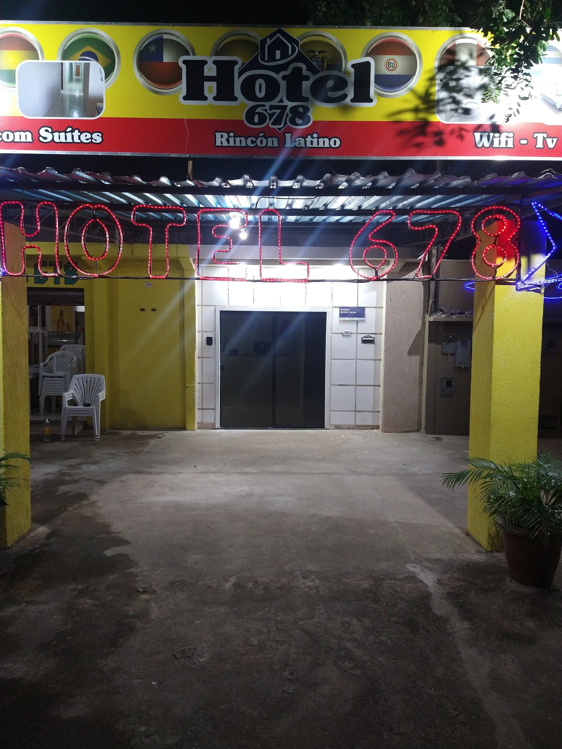 Hotel 678