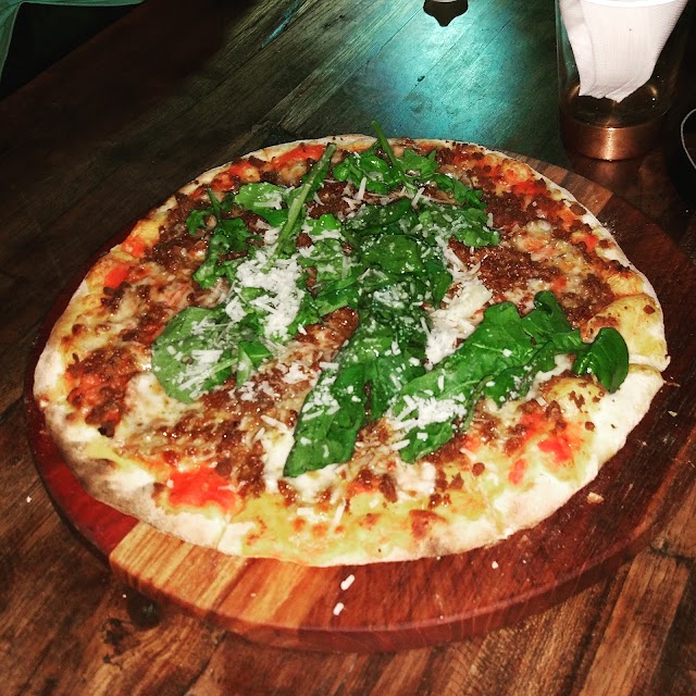 Hank's Pizza & Liquor