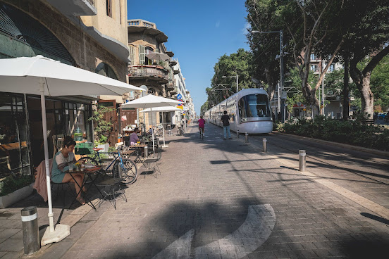 DeliAlhambra - Local food and wine מעדנייה, קפה ויין. by null