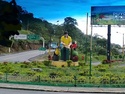 Photos of Monumento "Artesano de la Balsa"