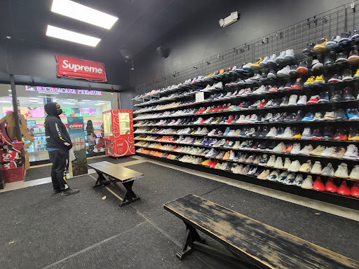 EZKICKS - Visual