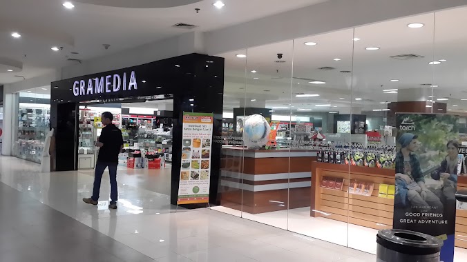 Gramedia Mega Bekasi Hypermall, Author: S LUTENA SUPER LUTEIN