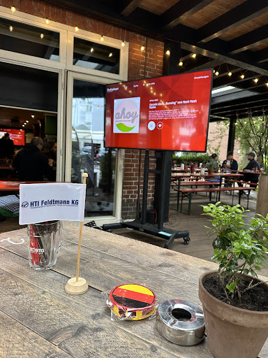 Old MacDonald Burger-Restaurant, Biergarten und Sportsbar - Thumbnail