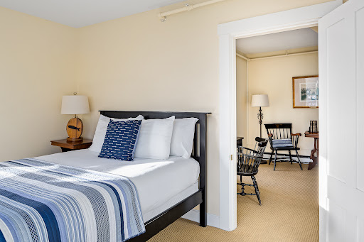 East Wind Inn & Suites - Thumbnail