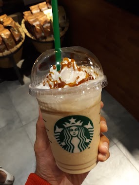 Starbucks, Author: Omair Khimani