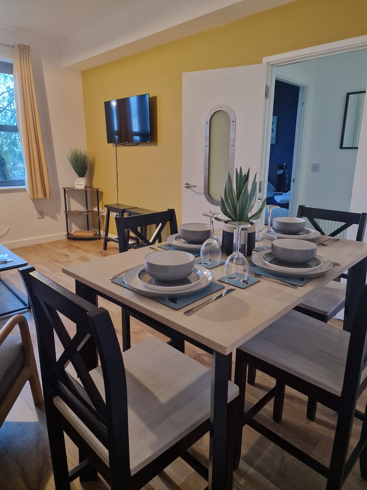 Luxus Stays Limited