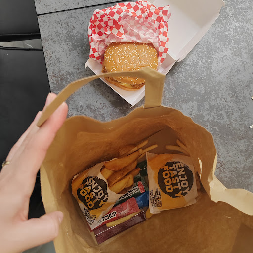 Photo 2 - Chic' n burger
