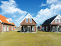 photo de Nieuw vakantiehuis met sauna aan het water - Belvilla by Oyo à Simonshaven