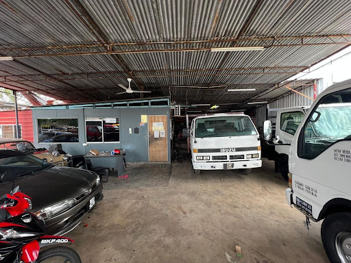 towing segamat UR AMAT AUTO SPRAY & SERVICES
