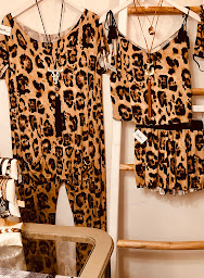 Photo n°46 de Tanière Des Créateurs - Pascale Laclaverie - Création de vêtements sur mesure à Fayence (Magasin de vêtements pour femmes)