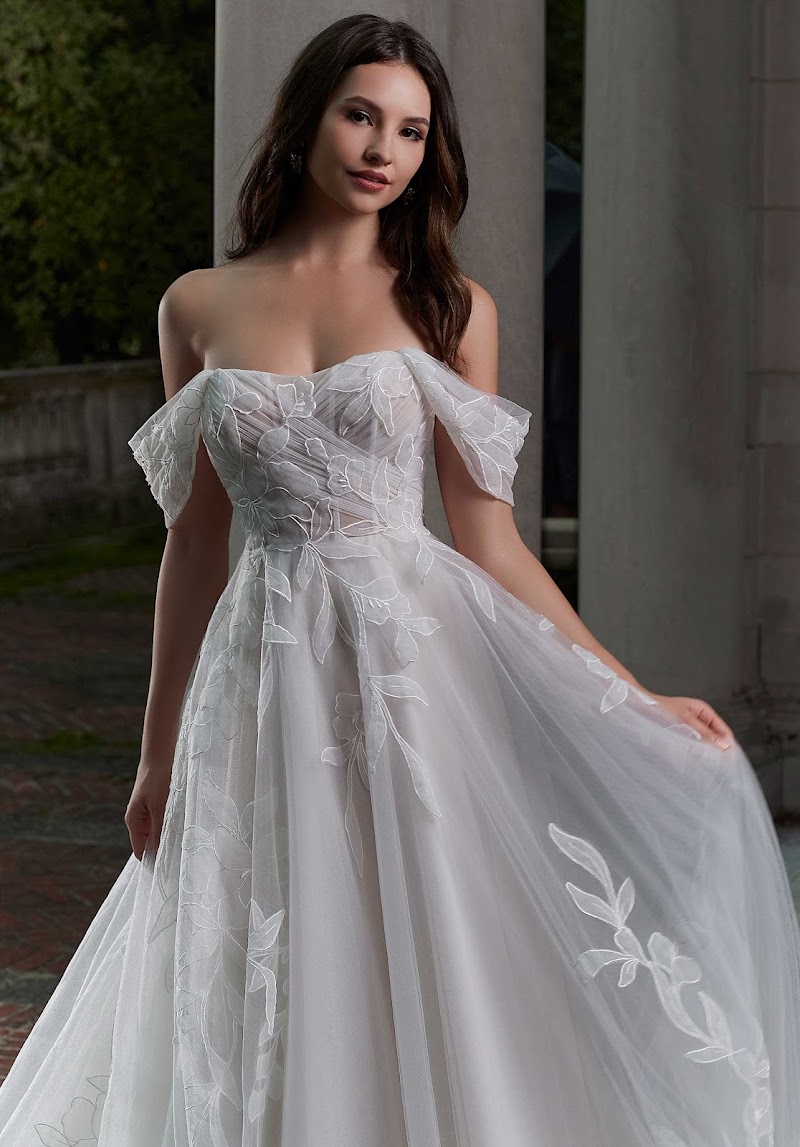 Gillian Roberts Bridal | Designer Wedding Dresses & Bridal Gowns photo 2