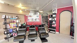 Photo n°5 de Coiffure S à Port-de-Bouc (Salon de coiffure)