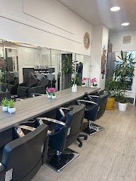 Photo n°2 de My Hair à Neuilly-sur-Seine (Salon de coiffure)