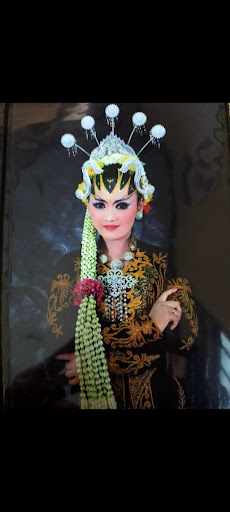 YELIKA SALON & RIAS PENGANTIN NGANJUK