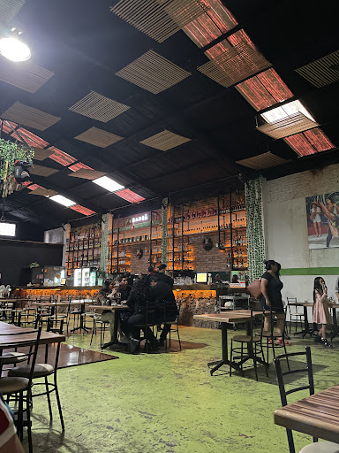Bambú Espadas & Tropical Bar