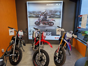 Photo n°3 de Moto Garage - concessionnaire Peugeot Motocycles à Chemillé-en-Anjou (Atelier de réparation pour motos)