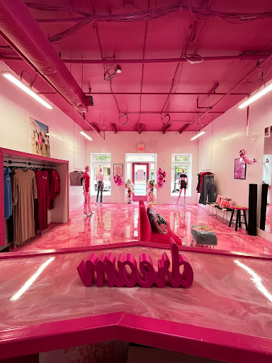 2MUCH Showroom - Visual