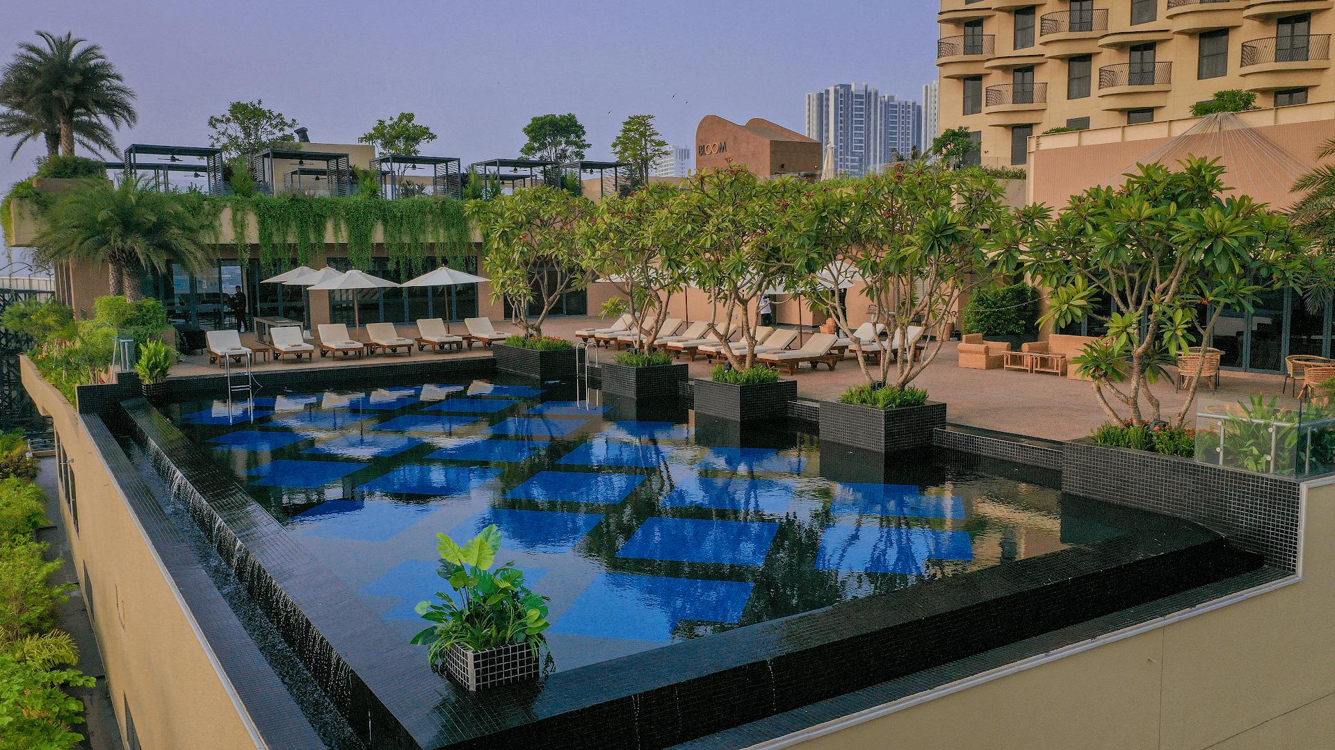 SUN & MOON, Riverside Hotel