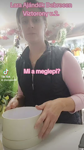 Nyitvatartás: Lara Ajàndèk