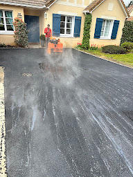 Photo n°1 de Enrobé bitume 92 à Clichy (Entreprise de terrassement)