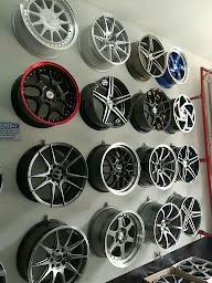 Photo n°1 de Rm car auto à Villeneuve-le-Roi (Garage automobile)