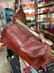 Photo n°3 de Maroquinerie Clar Costa à Albi (Magasin de maroquinerie)