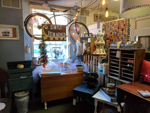 Hunt & Gather Vintage Market LLC - Thumbnail