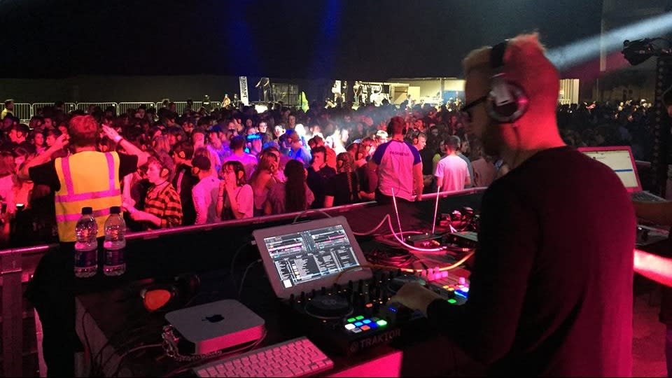 Book A Party DJ - Entertainment - photo 1