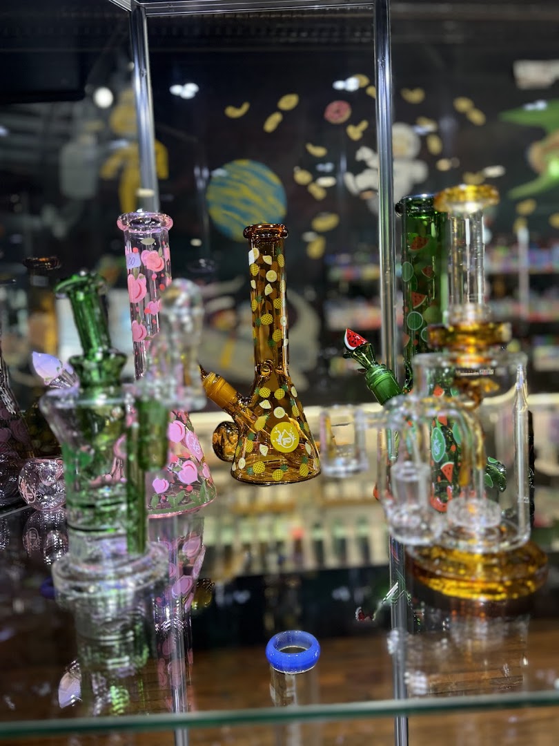 The Laboratory Smoke Shop & THCA photo 5