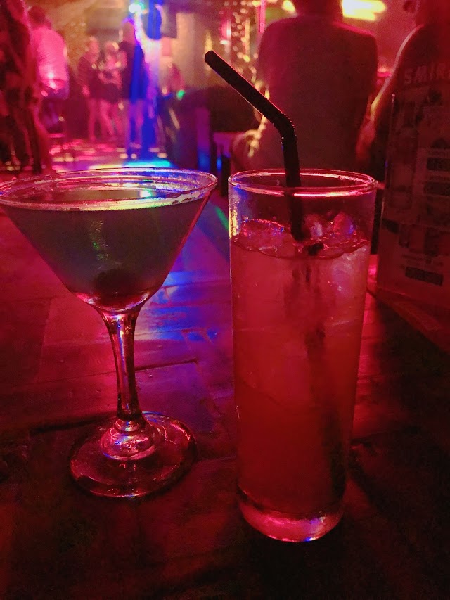 MIXWELL BAR & LOUNGE