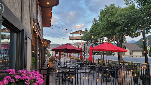 Kristall's Restaurant & Lounge